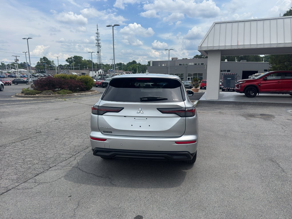 2026 Mitsubishi Outlander ES
