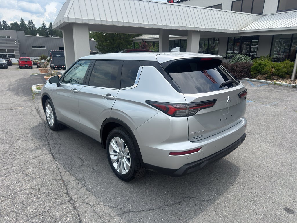 2026 Mitsubishi Outlander ES