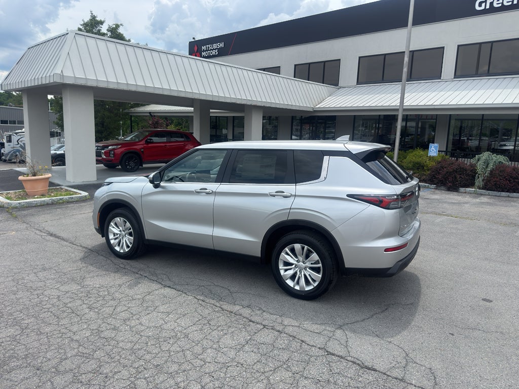2026 Mitsubishi Outlander ES