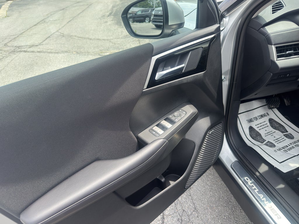 2026 Mitsubishi Outlander ES