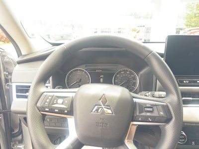 2026 Mitsubishi Outlander ES