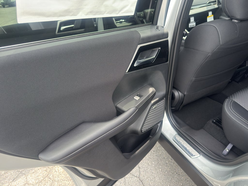 2026 Mitsubishi Outlander ES