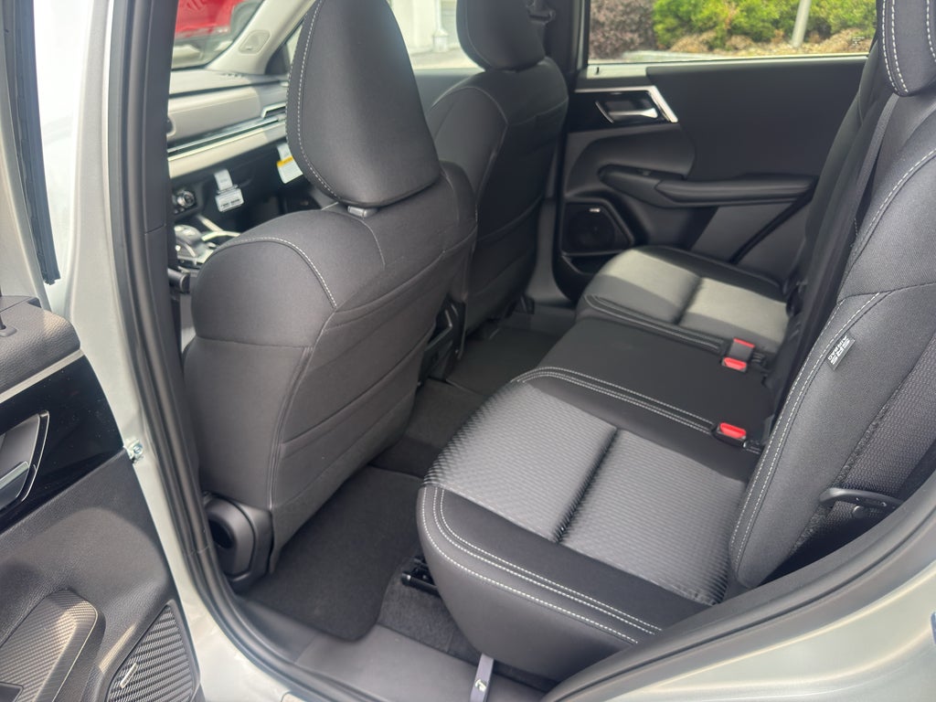 2026 Mitsubishi Outlander ES