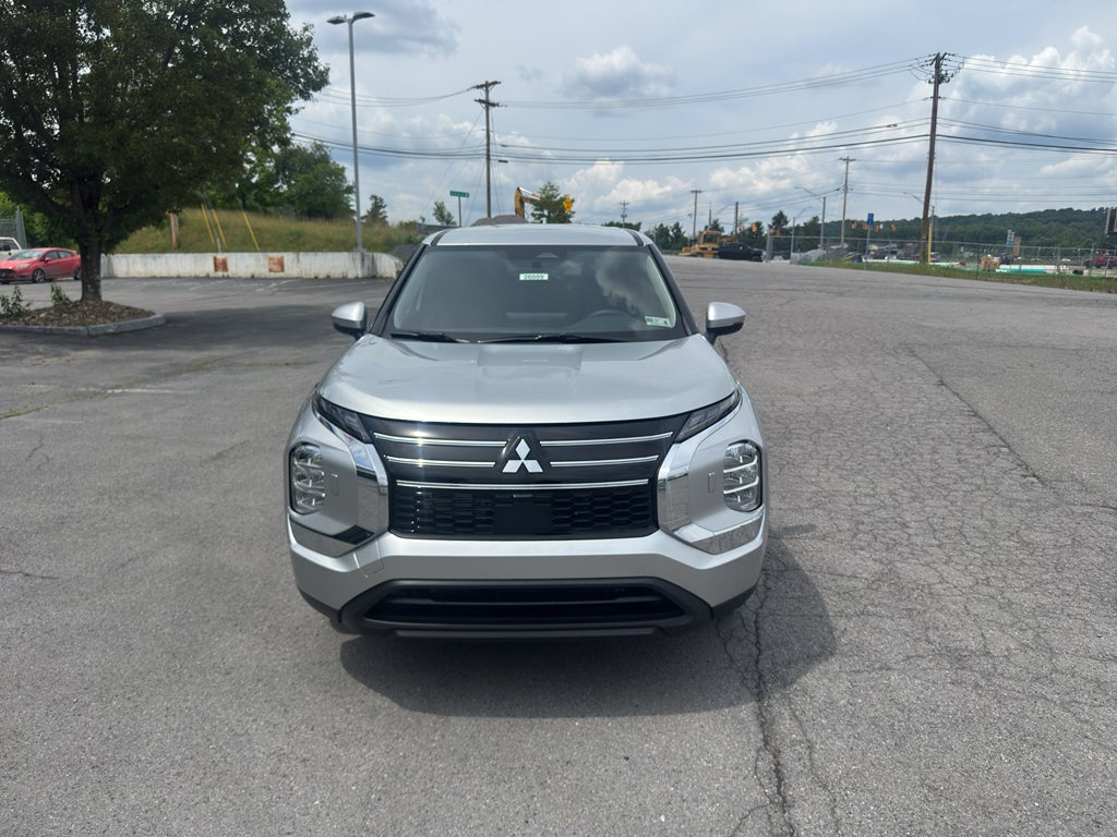 2026 Mitsubishi Outlander ES