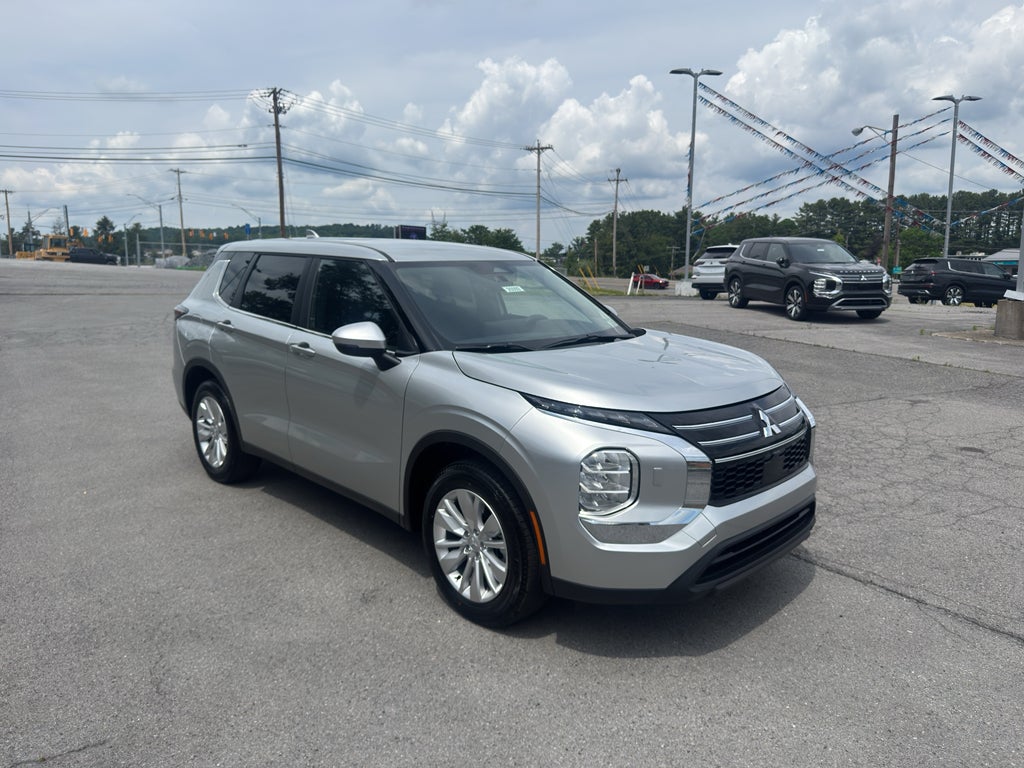 2026 Mitsubishi Outlander ES