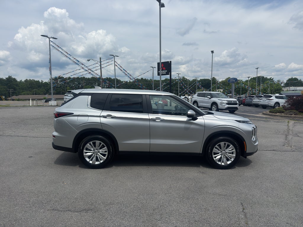 2026 Mitsubishi Outlander ES