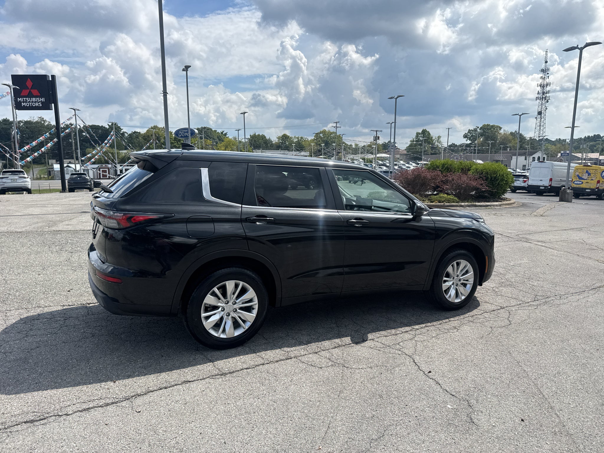2026 Mitsubishi Outlander ES