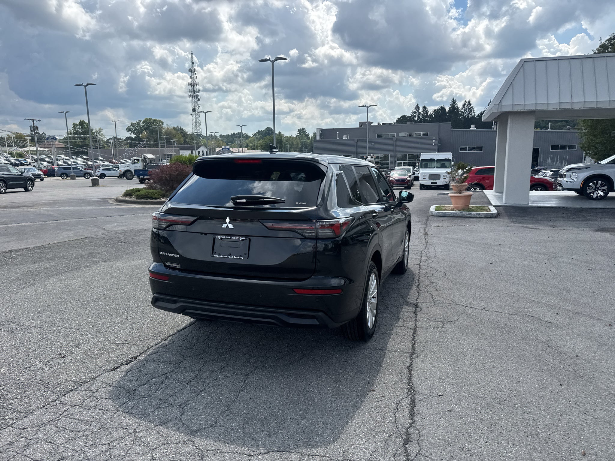 2026 Mitsubishi Outlander ES