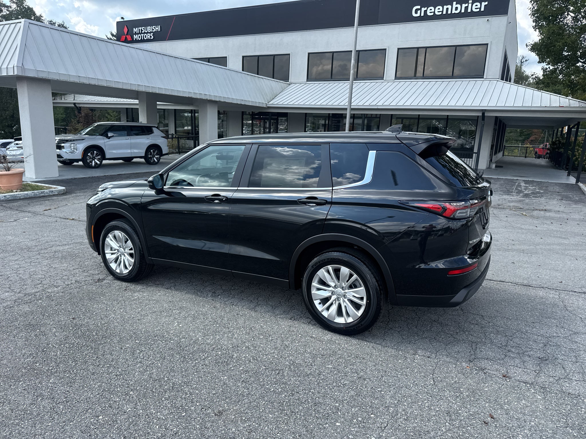 2026 Mitsubishi Outlander ES