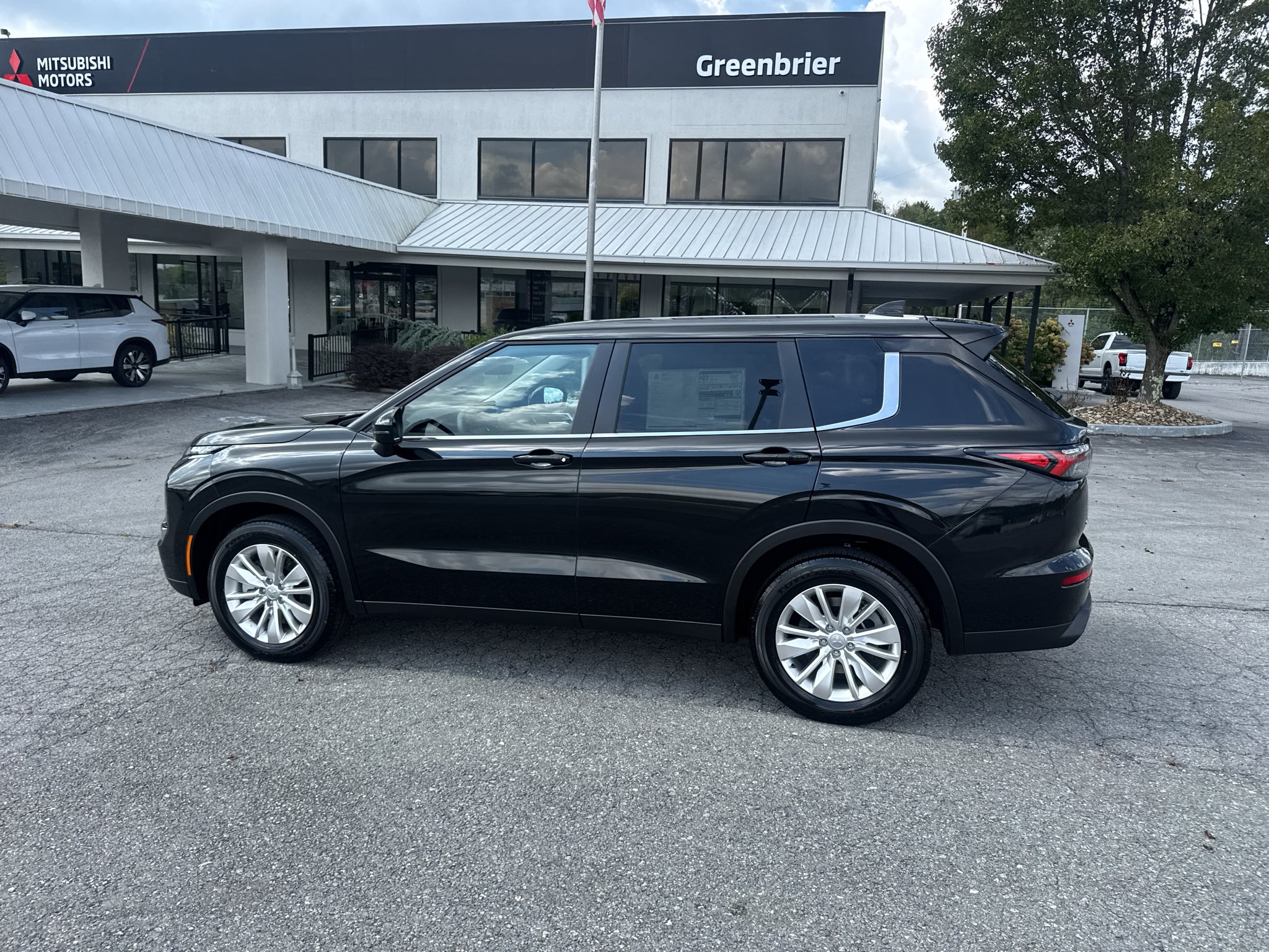 2026 Mitsubishi Outlander ES