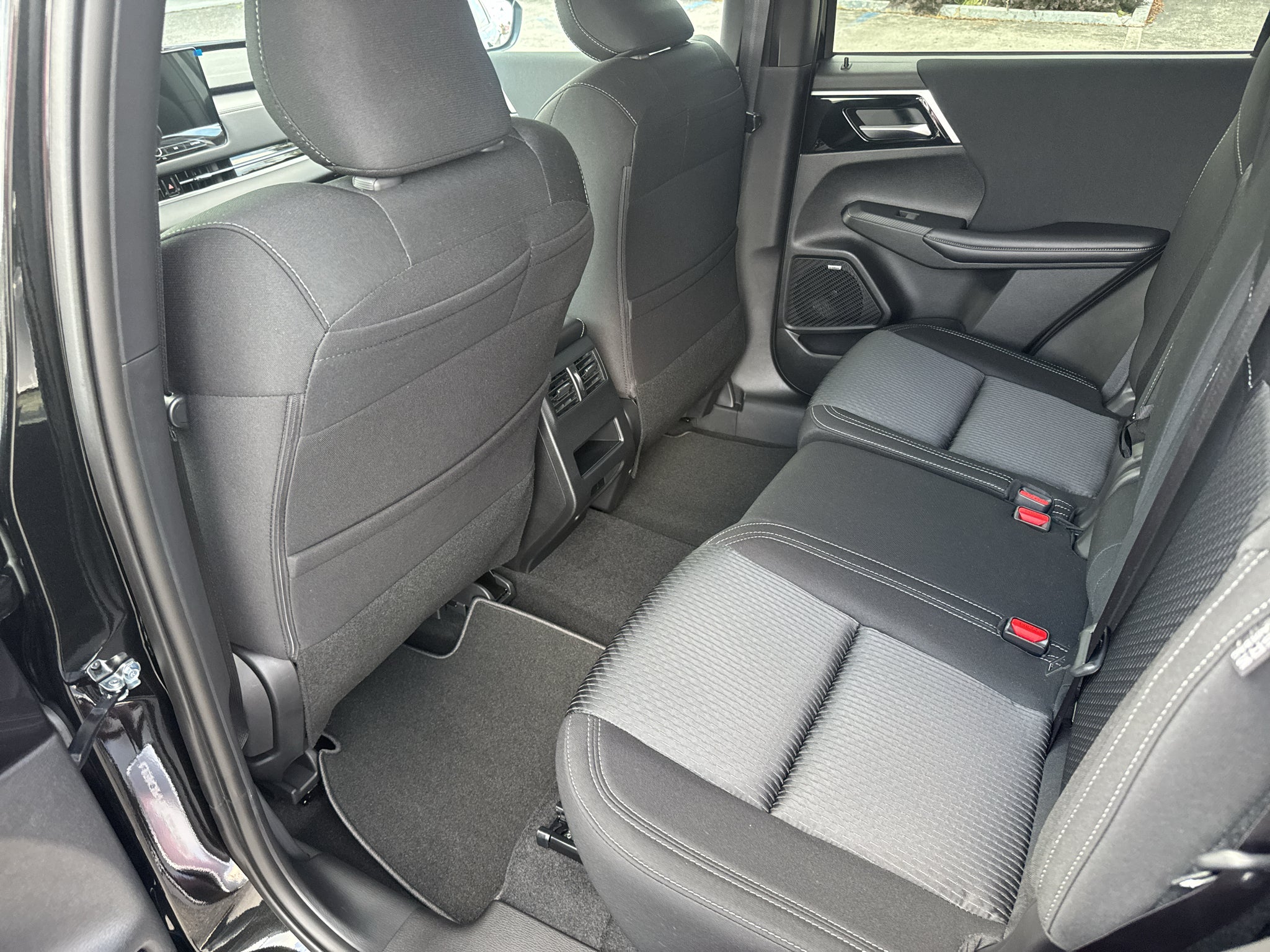 2026 Mitsubishi Outlander ES
