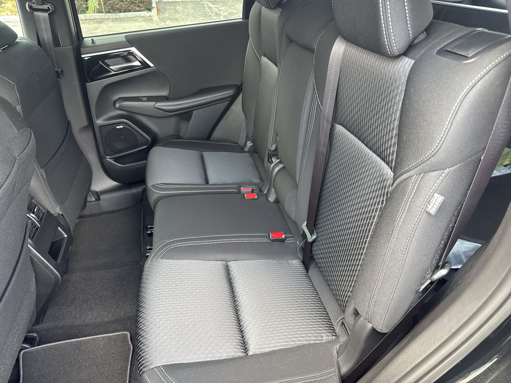 2026 Mitsubishi Outlander ES
