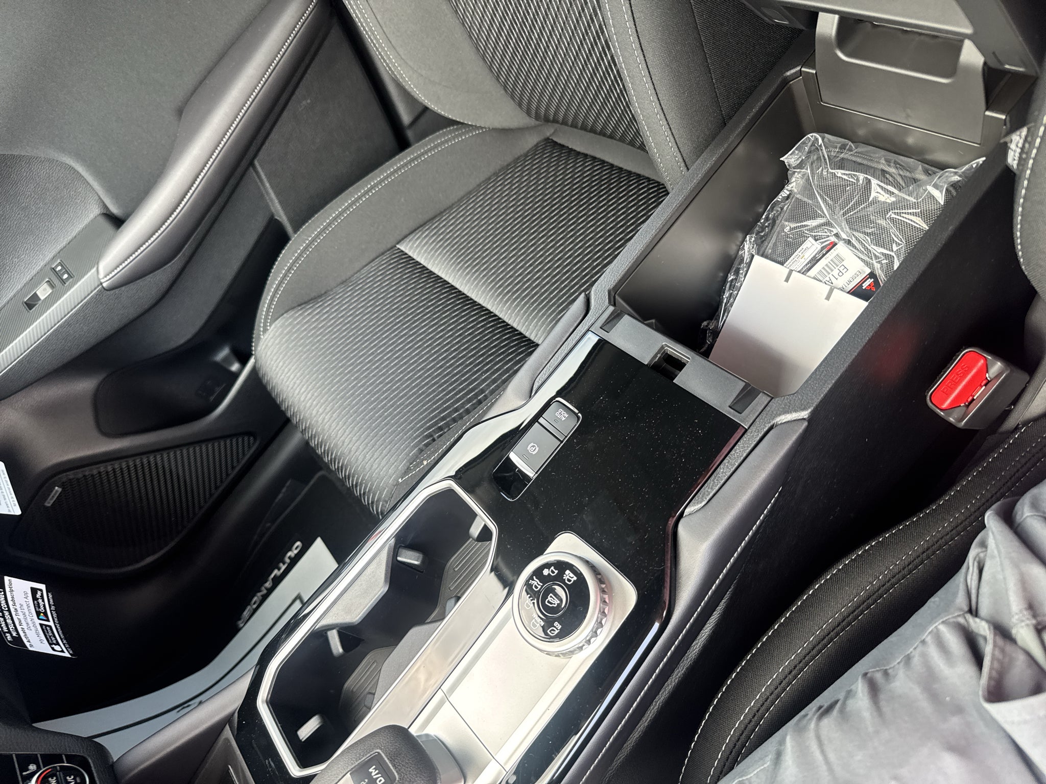 2026 Mitsubishi Outlander ES