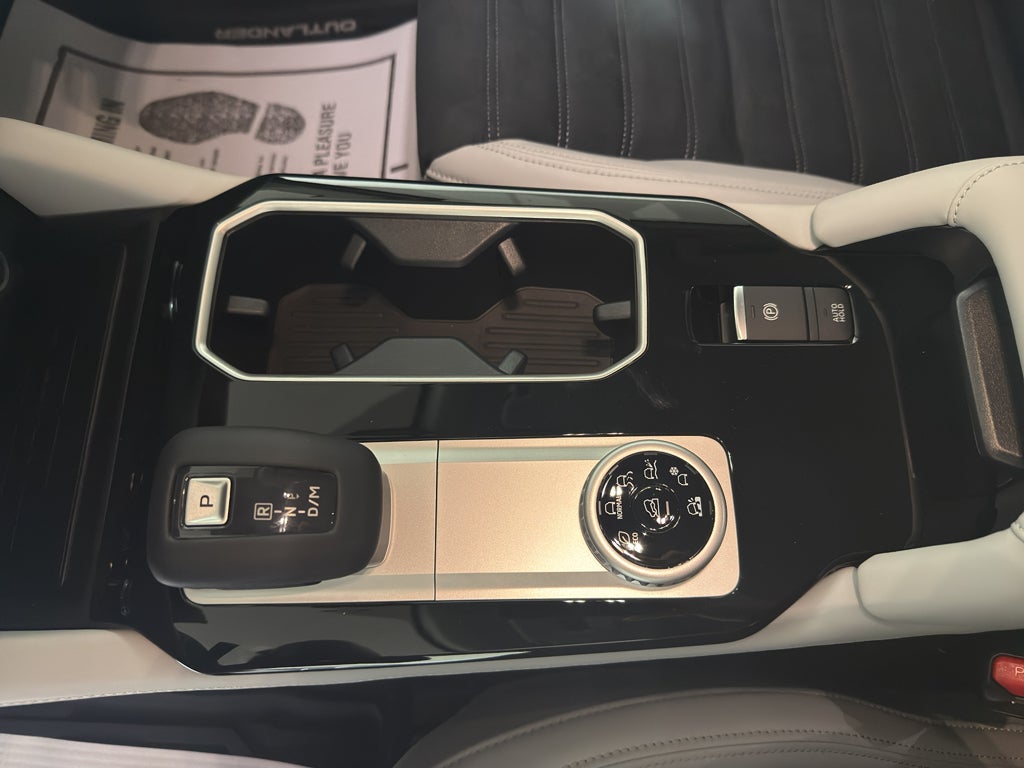 2025 Mitsubishi Outlander SE