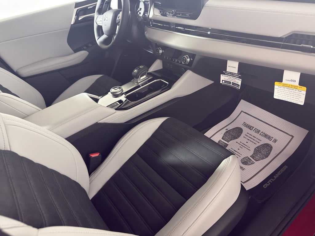 2025 Mitsubishi Outlander SE