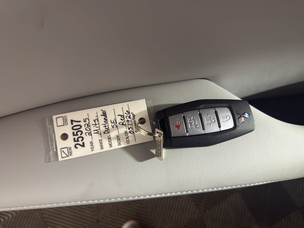 2025 Mitsubishi Outlander SE