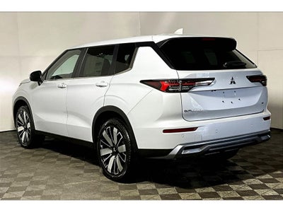 2025 Mitsubishi Outlander SE