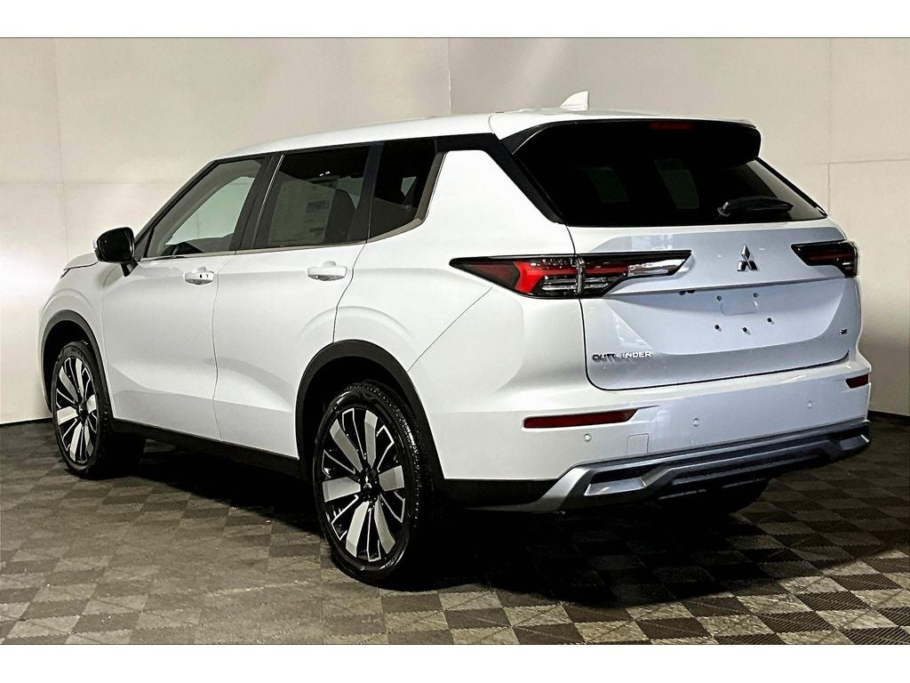 2025 Mitsubishi Outlander SE