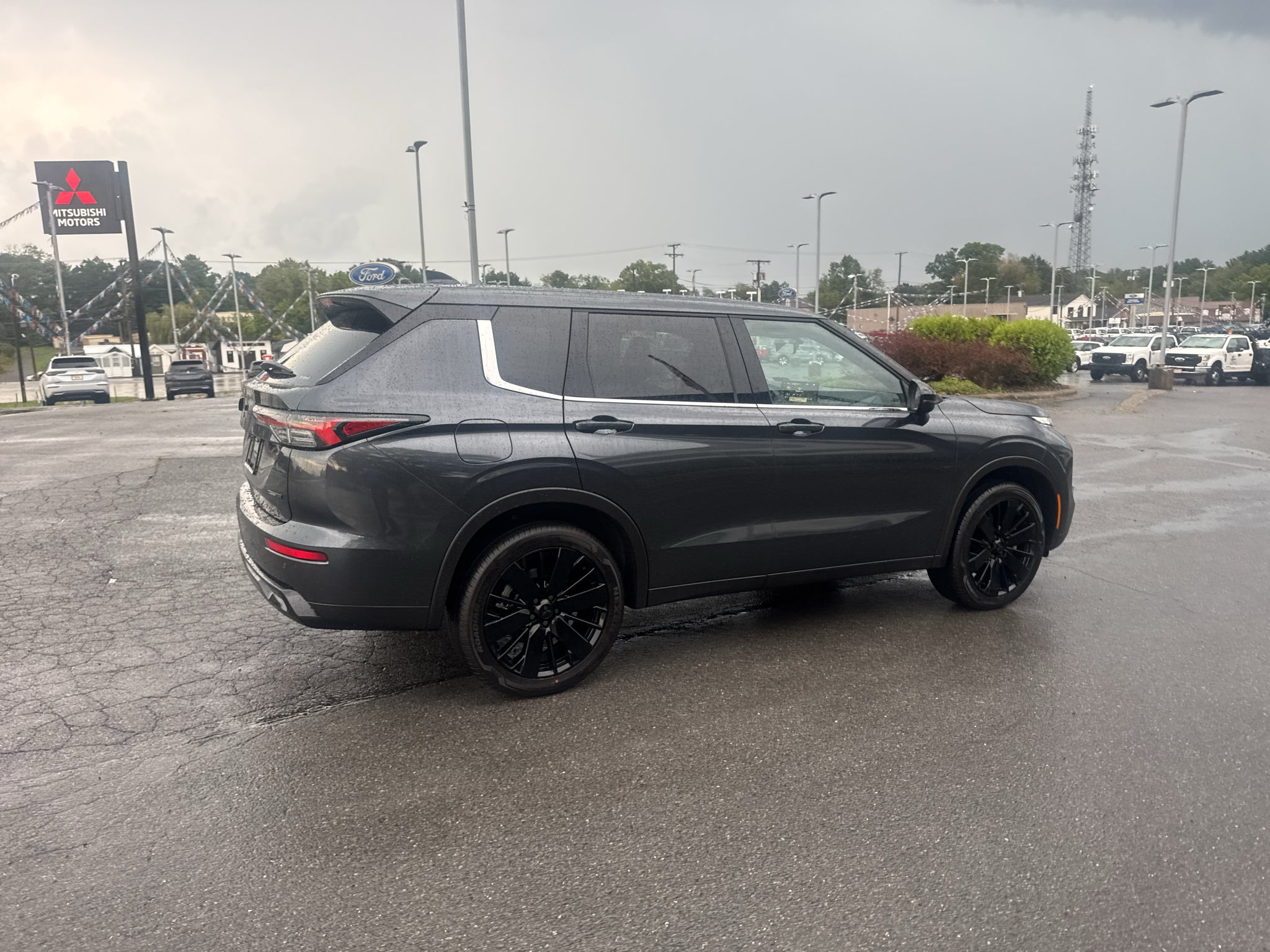 2026 Mitsubishi Outlander LE