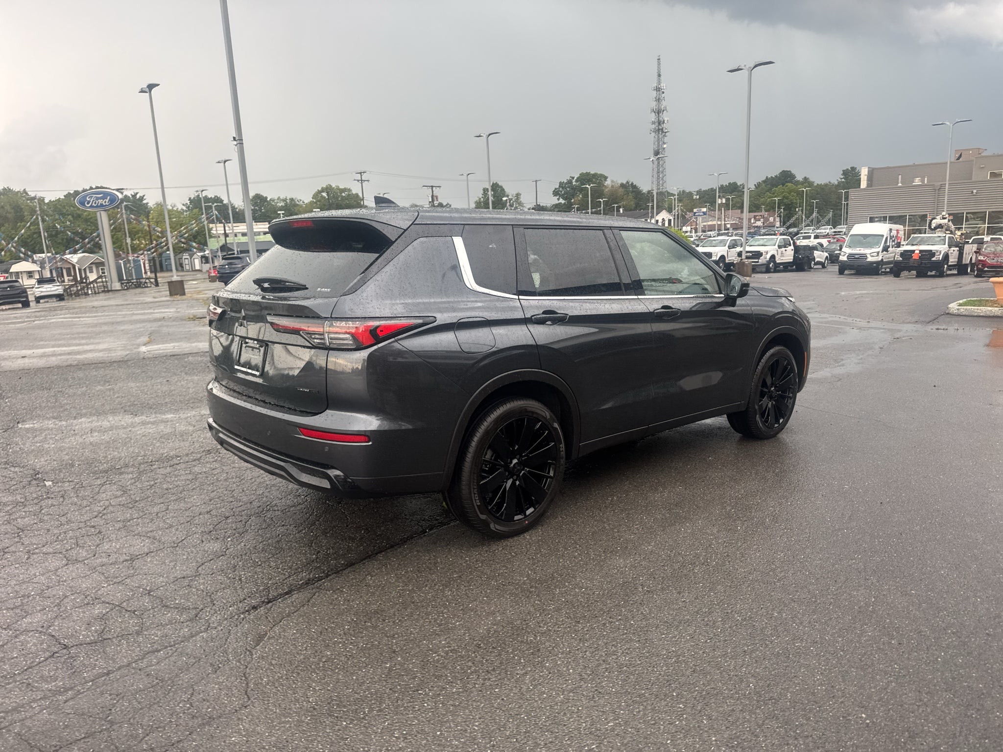 2026 Mitsubishi Outlander LE