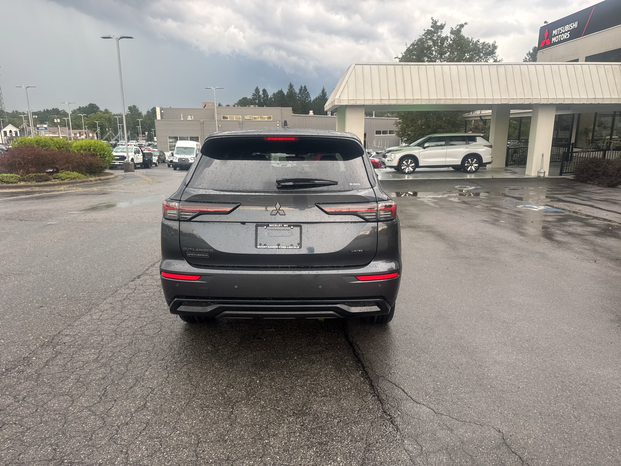 2026 Mitsubishi Outlander LE