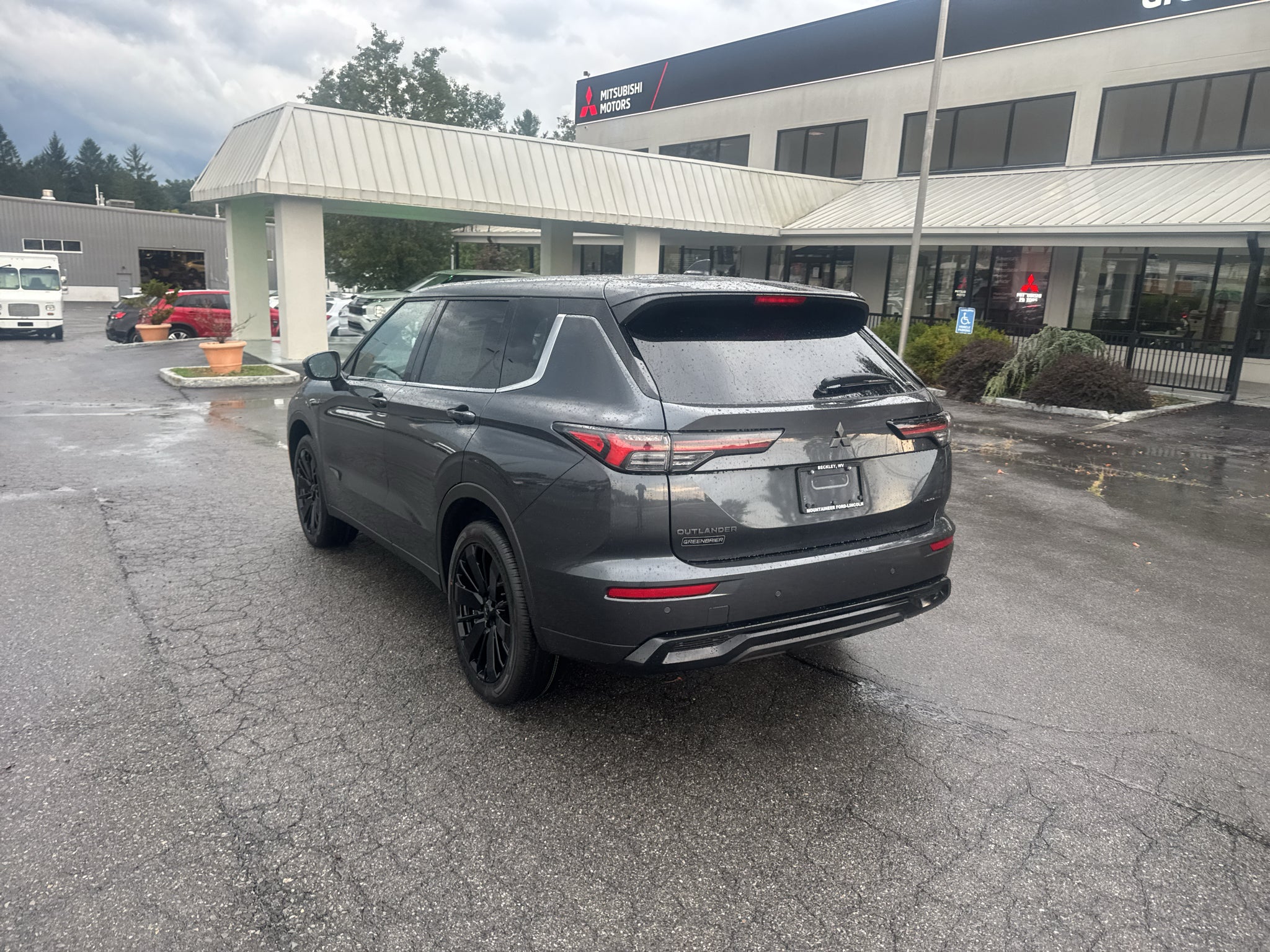 2026 Mitsubishi Outlander LE