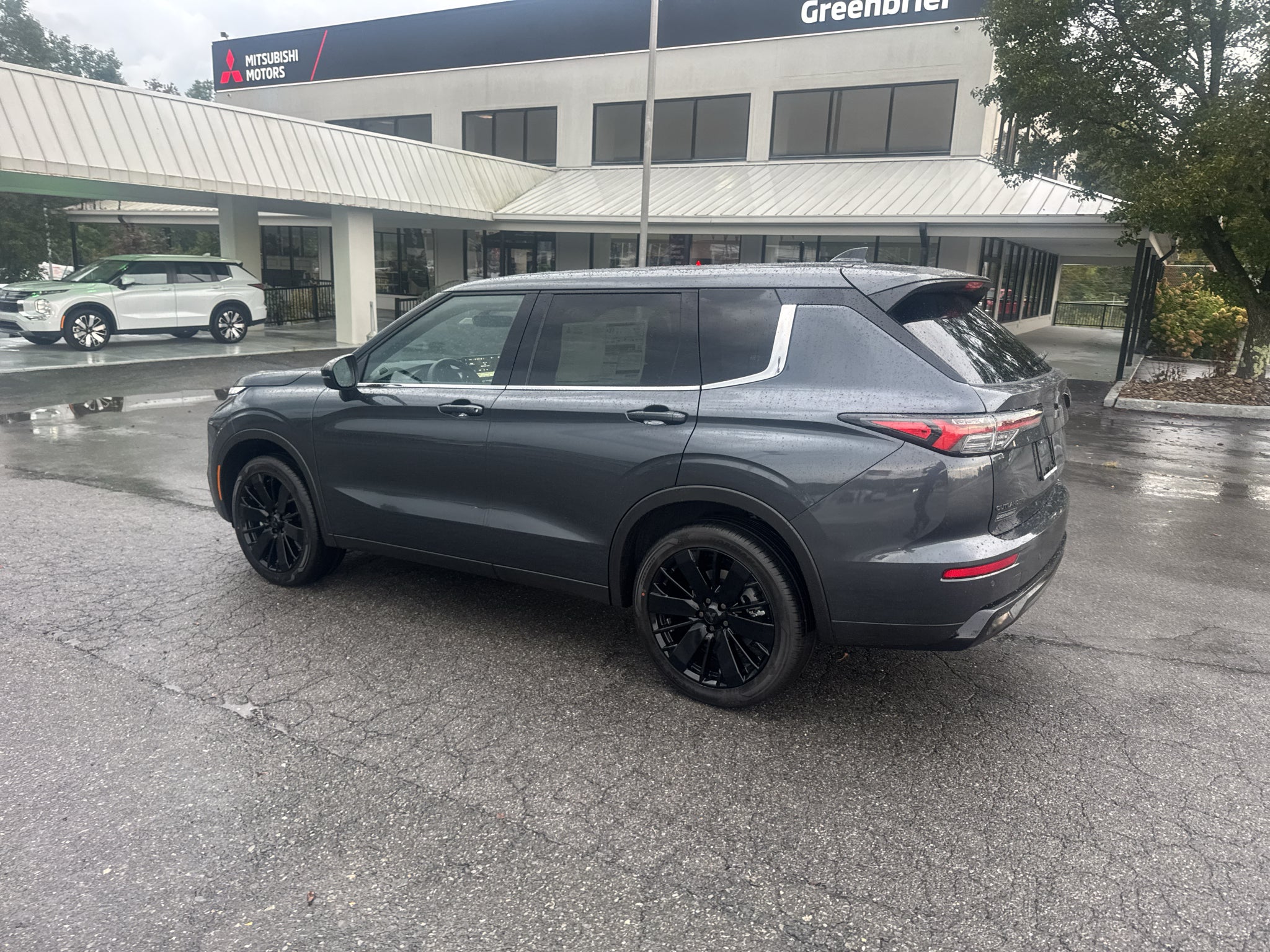 2026 Mitsubishi Outlander LE