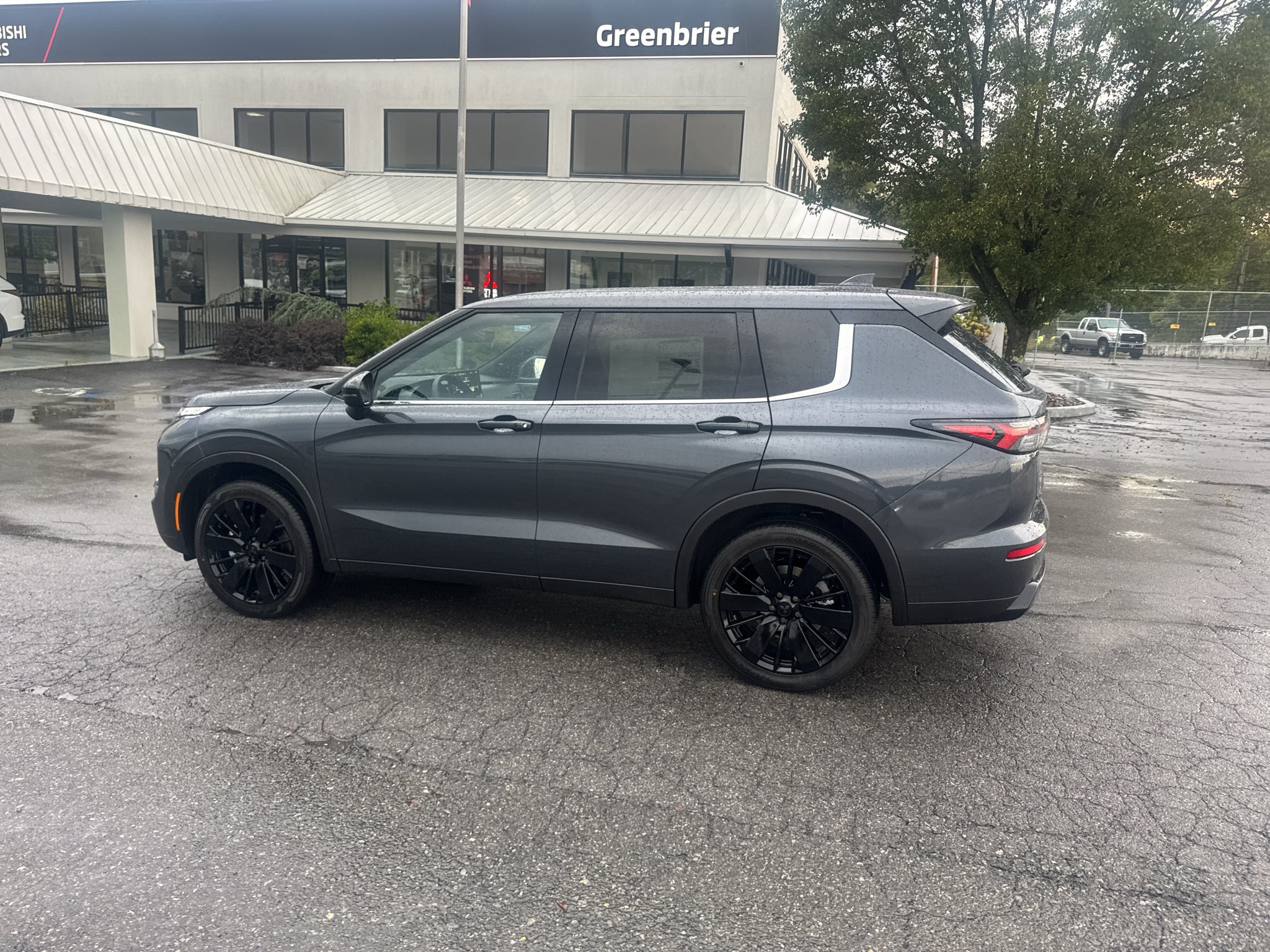 2026 Mitsubishi Outlander LE