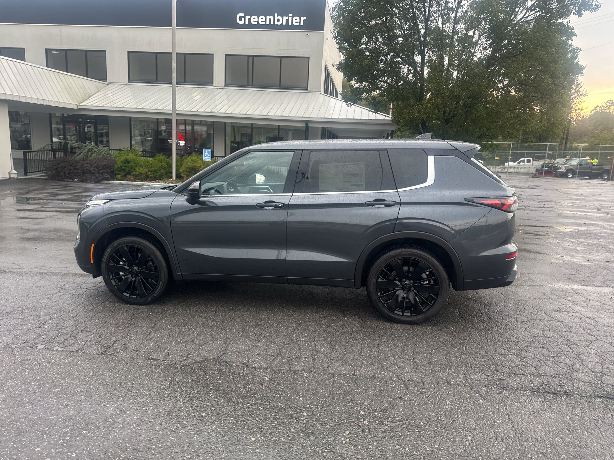 2026 Mitsubishi Outlander LE