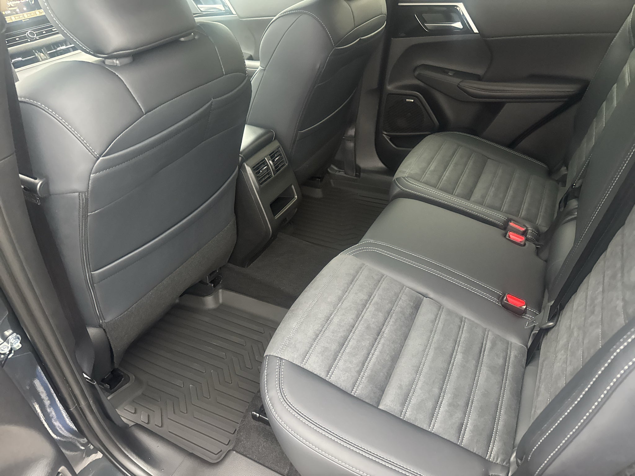 2026 Mitsubishi Outlander LE