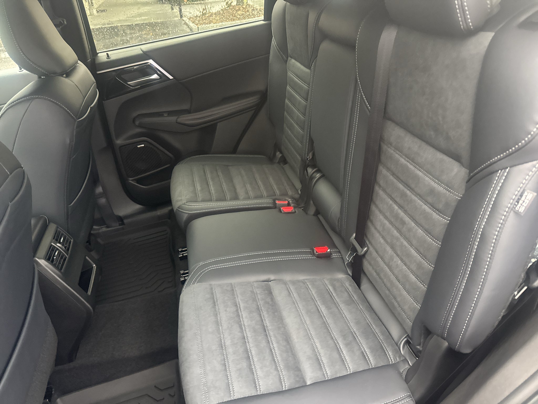 2026 Mitsubishi Outlander LE