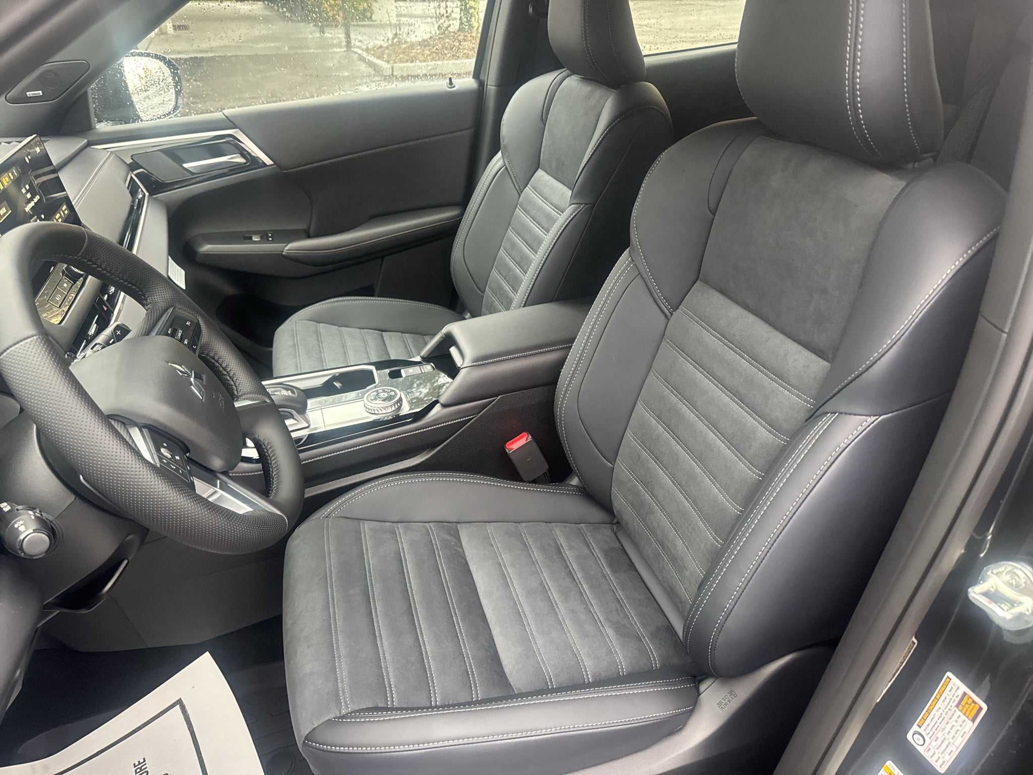 2026 Mitsubishi Outlander LE