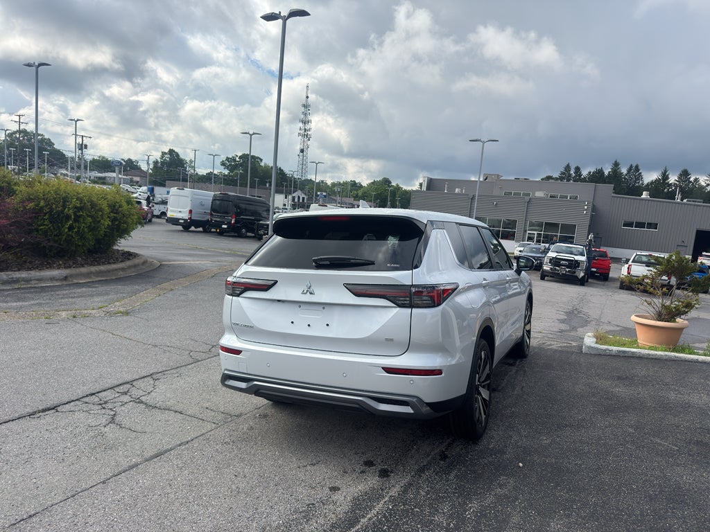 2026 Mitsubishi Outlander SE