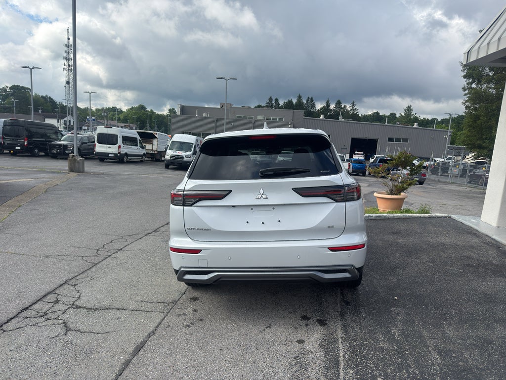 2026 Mitsubishi Outlander SE