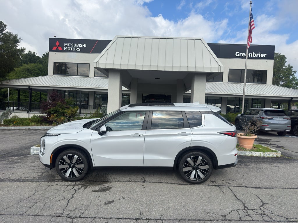 2026 Mitsubishi Outlander SE