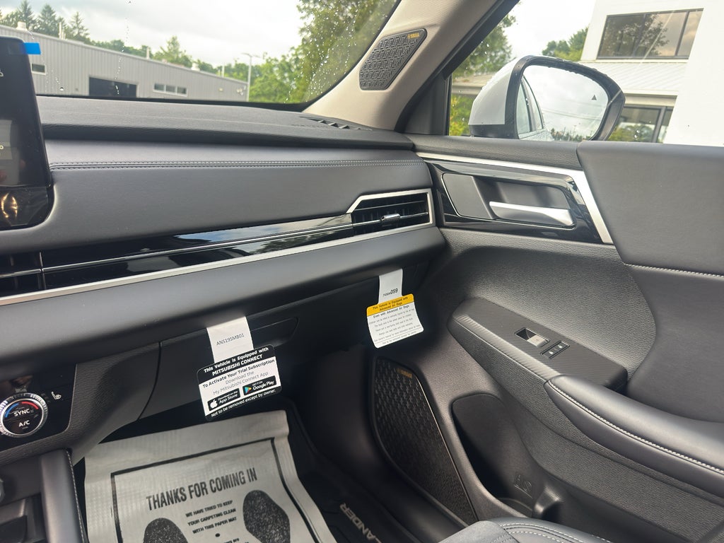2026 Mitsubishi Outlander SE