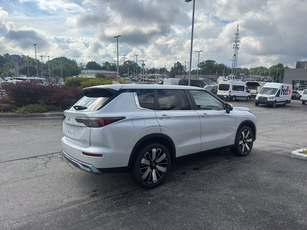 2026 Mitsubishi Outlander SE