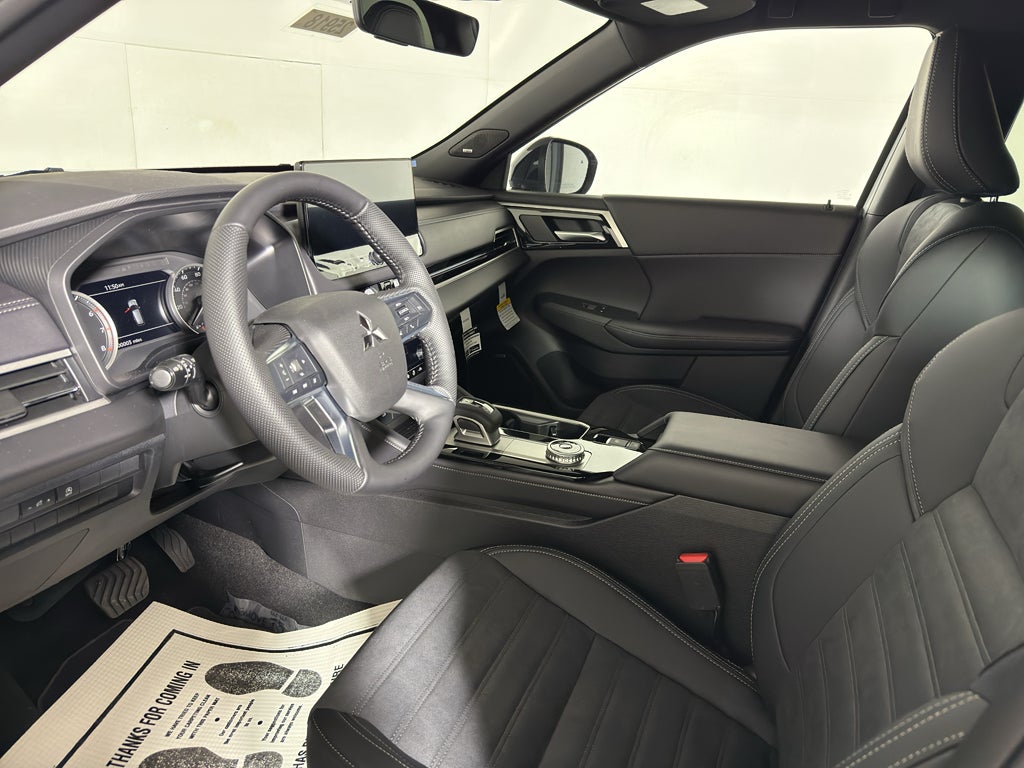 2026 Mitsubishi Outlander LE