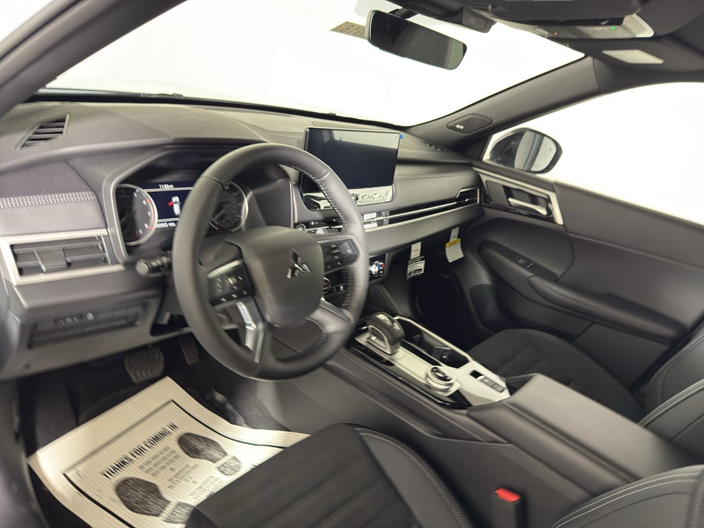 2026 Mitsubishi Outlander LE