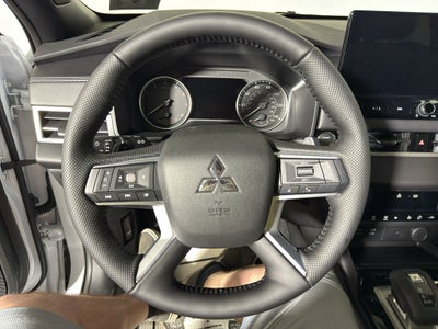 2026 Mitsubishi Outlander LE