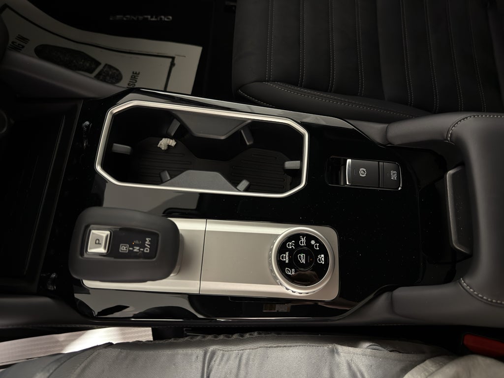 2026 Mitsubishi Outlander LE
