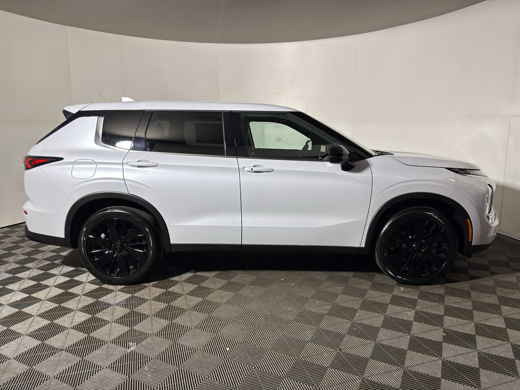 2026 Mitsubishi Outlander LE