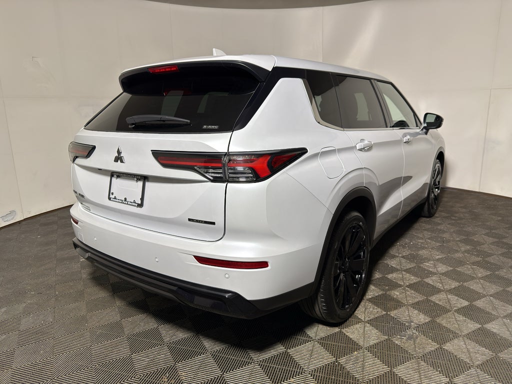 2026 Mitsubishi Outlander LE