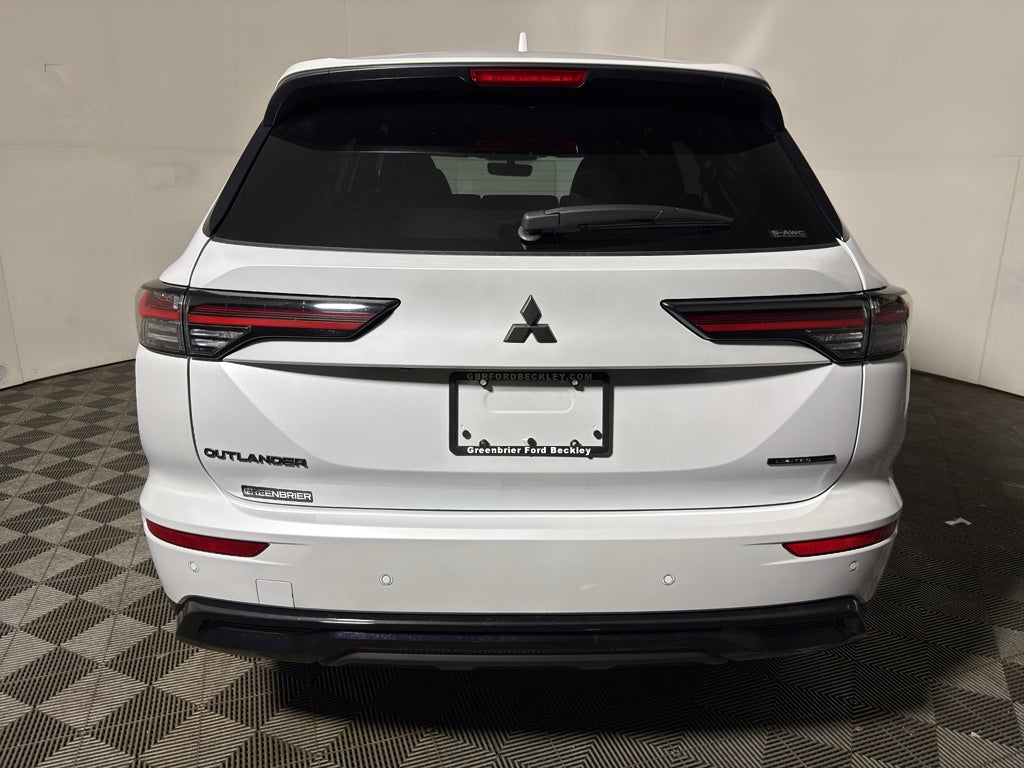 2026 Mitsubishi Outlander LE