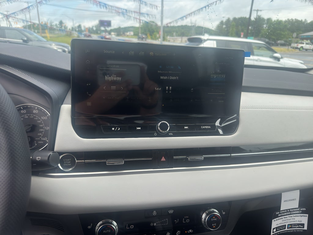 2026 Mitsubishi Outlander SE