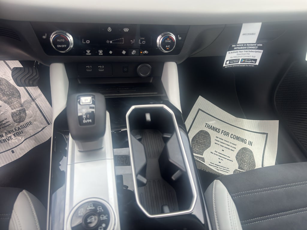 2026 Mitsubishi Outlander SE