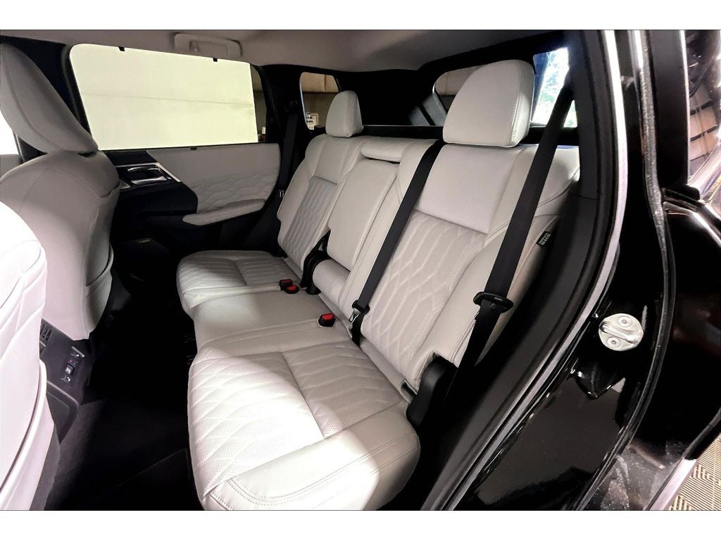 2025 Mitsubishi Outlander Platinum Edition