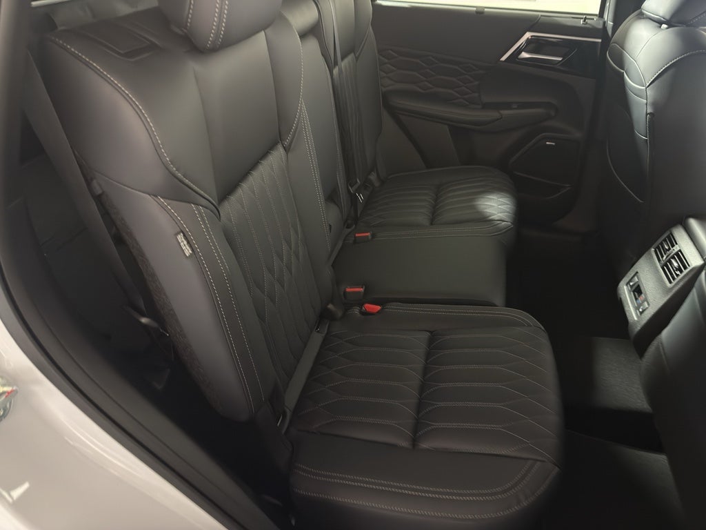 2026 Mitsubishi Outlander SEL