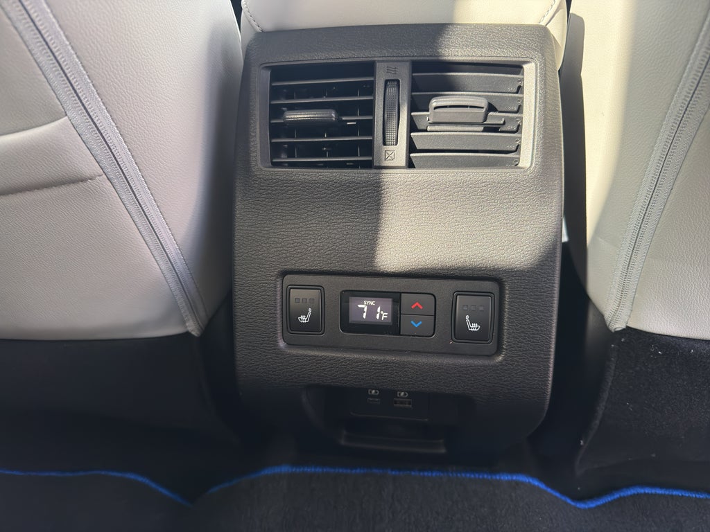 2025 Mitsubishi Outlander PHEV SEL