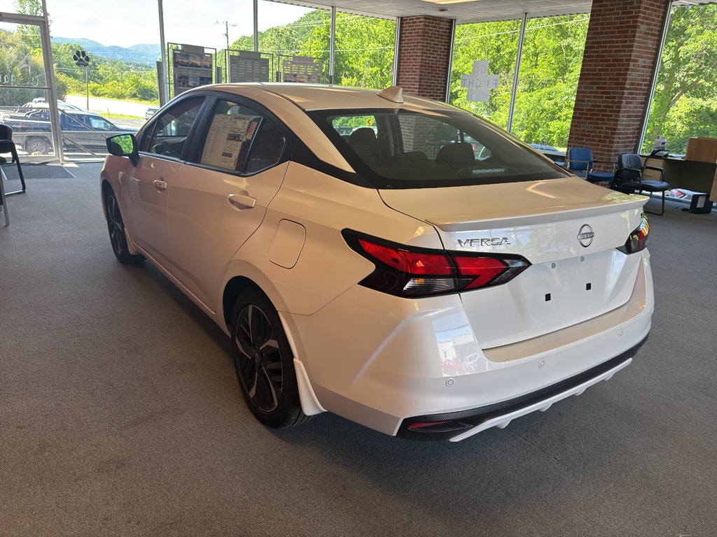 2025 Nissan Versa SR